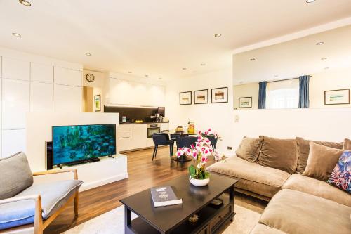 Le May Ap4338 By Riviera Holiday Homes — 4-Star Luxury Hotel in Villefranche-Sur-Mer, France