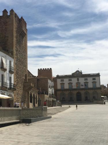 Apartamentos Turísticos Domus Seleqtia Plaza Mayor — 4-Star Luxury Hotel in Caceres, Spain