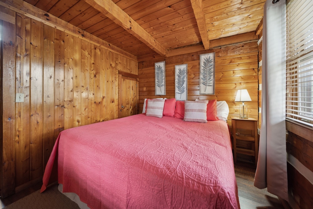 An Affair To Remember 1 Bedroom Cabin by Heavenly Views Resort - photo 3