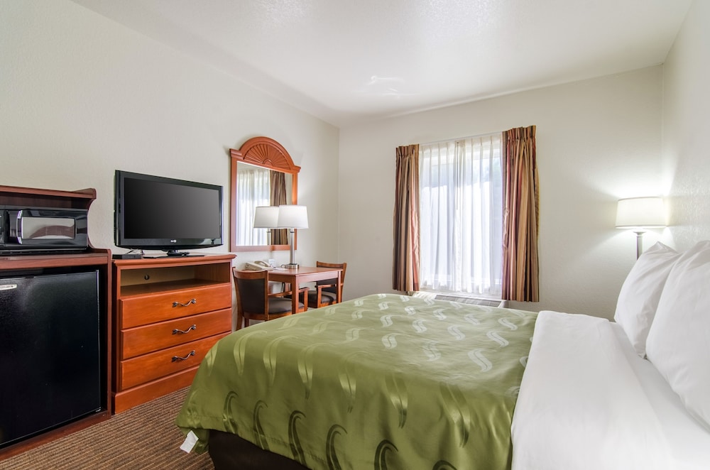 Quality Inn Junction City Near Fort Riley - photo 16