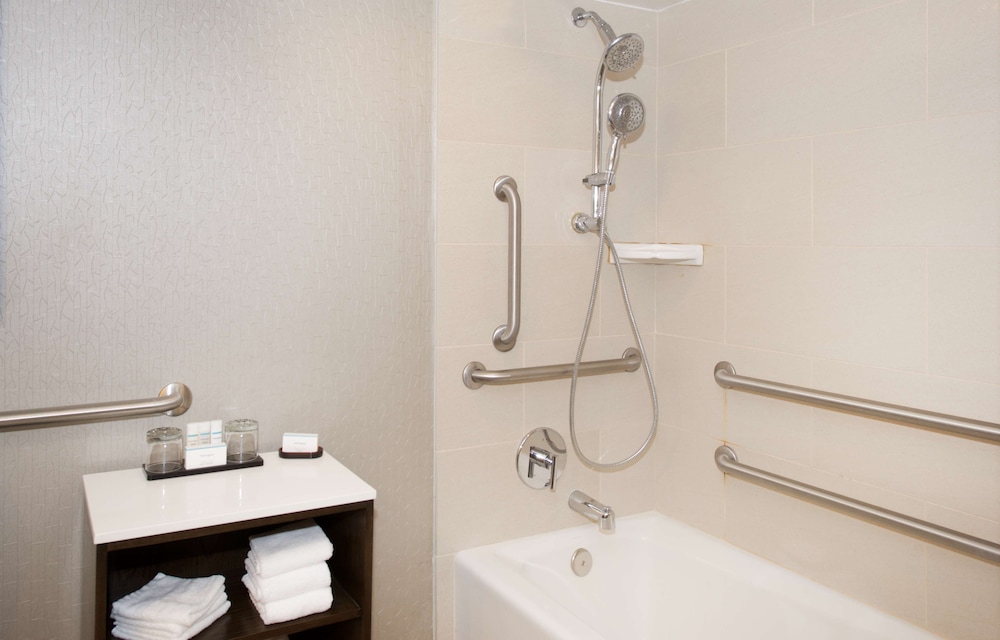 Embassy Suites by Hilton Portland Tigard - photo 42