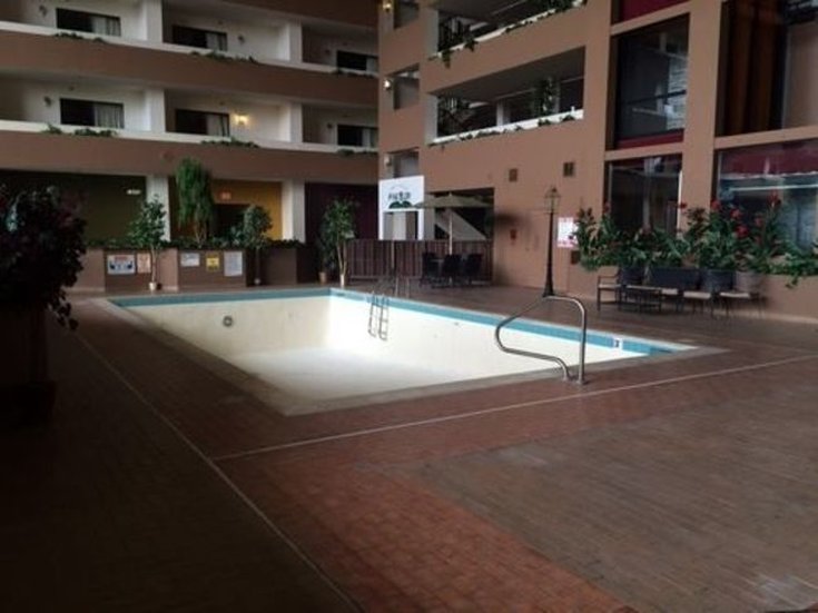 Plaza Hotel and Suites - photo 8