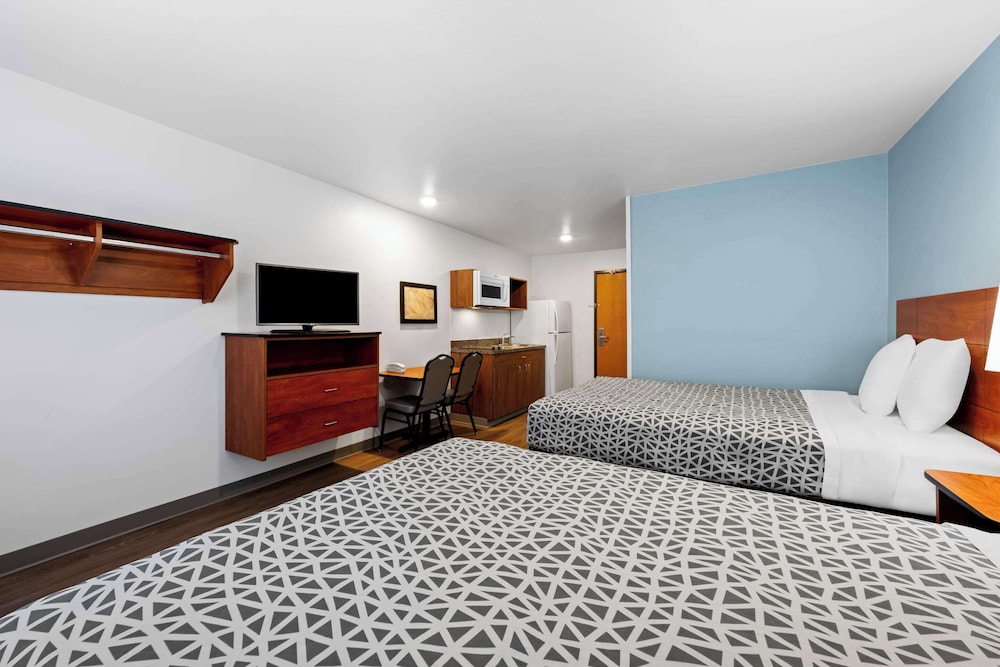 WoodSpring Suites Hobbs - photo 11