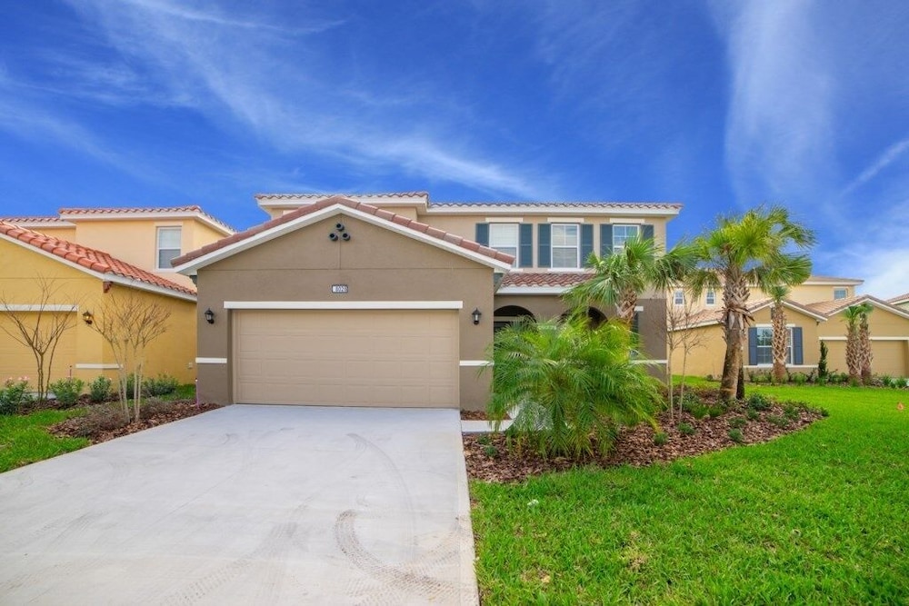 Amazing 5 Bedroom Solterra New Resort Home 5 Villa by RedAwning Davenport - featured photo