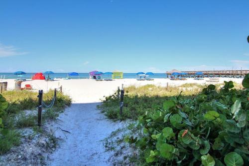 Beach Palms 404 — 4-Star Luxury Hotel in Indian Shores, United States