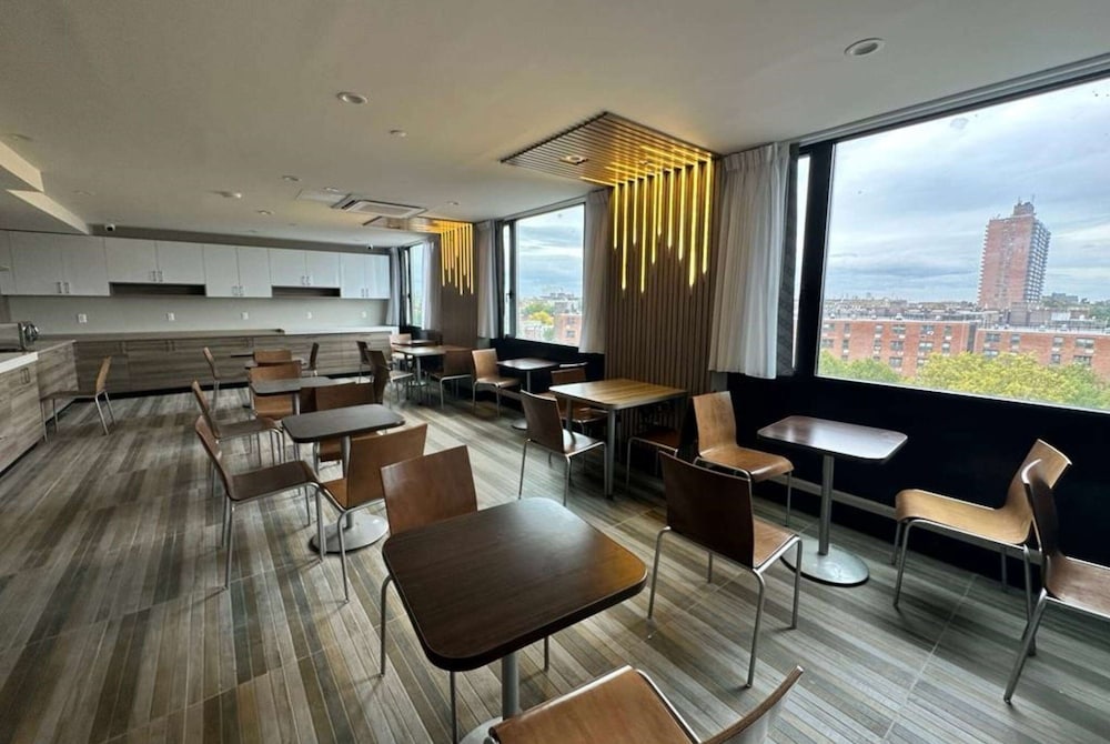 Days Inn by Wyndham Brooklyn Eastern Parkway - photo 12