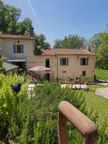 The Walnut Tree. - carbon neutral hotel in Unknown City