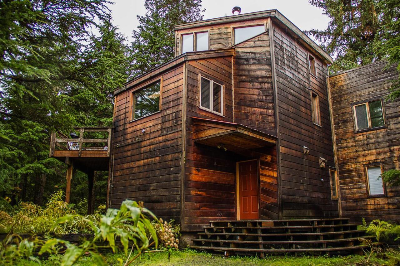 Compton's - carbon neutral hotel in Girdwood