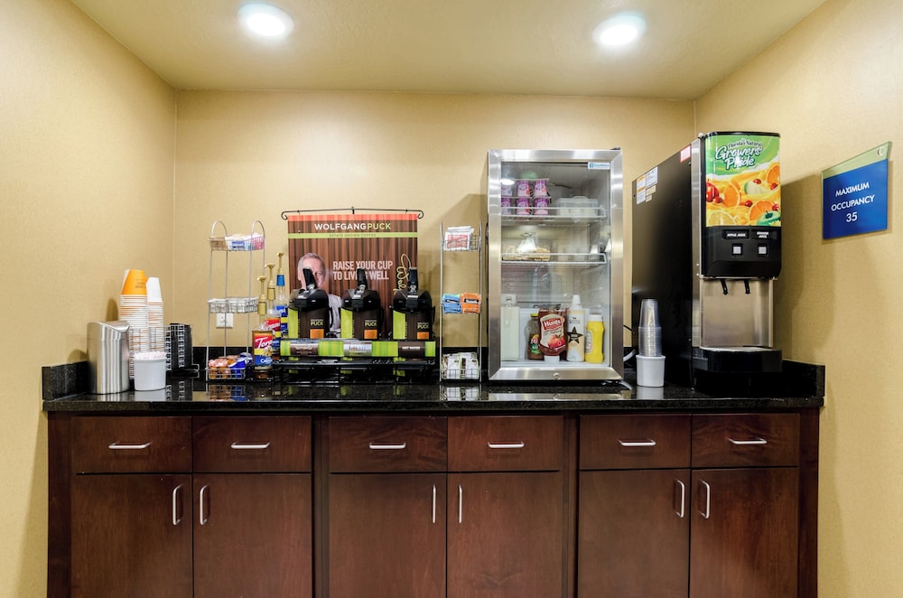Cobblestone Inn & Suites Cambridge - photo 34