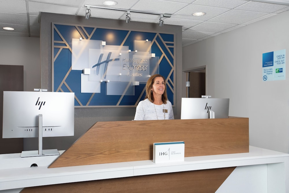 Holiday Inn Express Hotel & Suites Clinton by IHG - photo 2