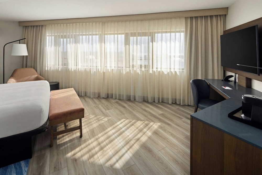 Oshkosh Marriott Waterfront Hotel & Convention Center - photo 7