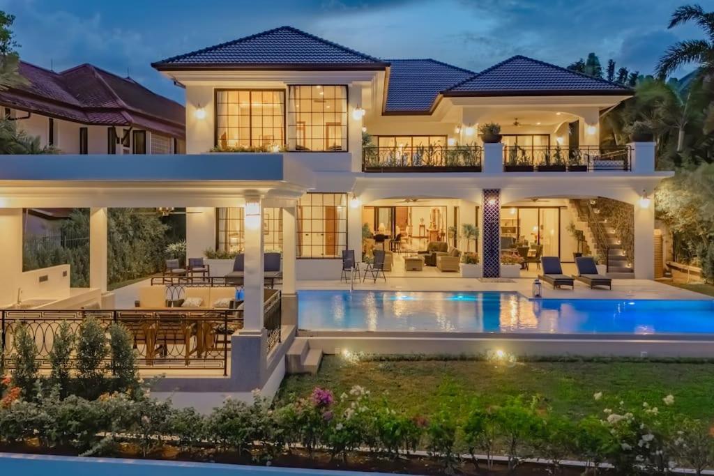 Villa Viola 7 Bedroom Fully Staffed on the Golf Course — 4-Star Luxury Hotel in Phuket, Thailand