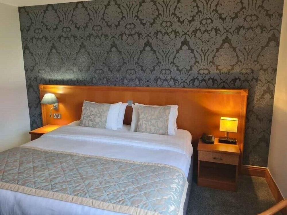 Leitrim Marina Hotel
