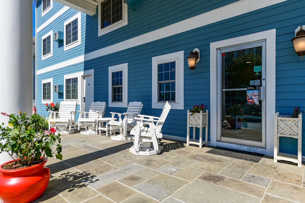Commander Beach House Hotel - photo 56