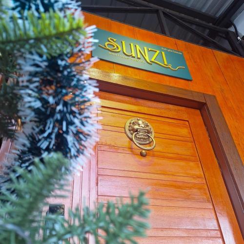 Sunzi Boutique Hostel : ซันซิ บูทีค โฮสเทล — 4-Star Luxury Hotel in Betong, Thailand