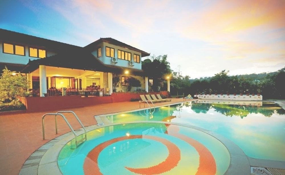 Kadkani Riverside Resort - carbon neutral hotel in Virarajendrapet
