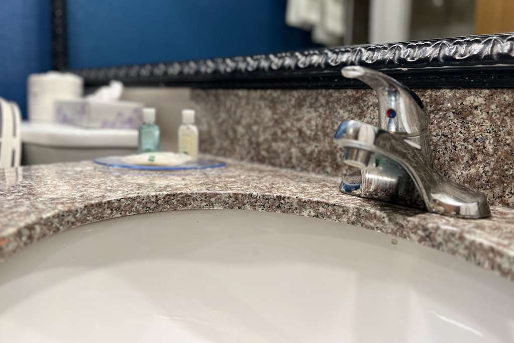 Quality Inn & Suites Louisville East - photo 10