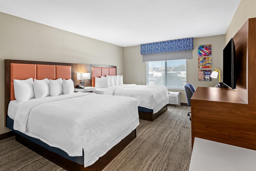 Hampton Inn & Suites Farmington - photo 8