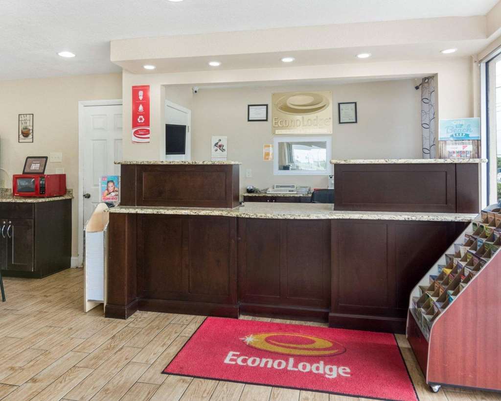 Econo Lodge Virginia Beach Town Center - photo 6