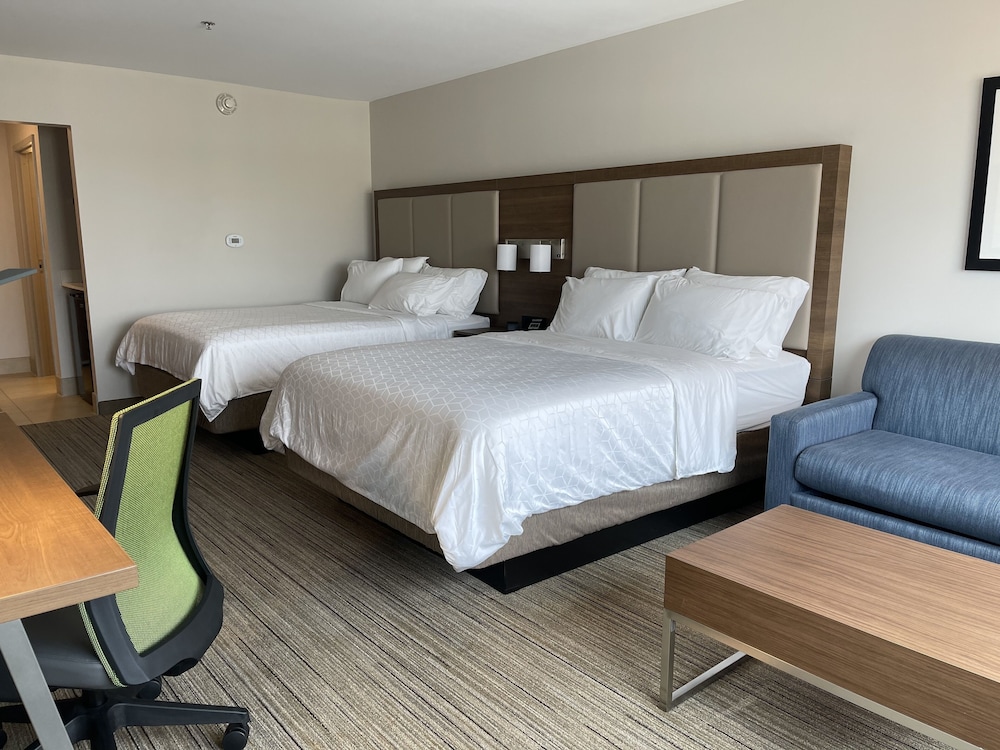 Holiday Inn Express & Suites Phoenix Airport North by IHG - photo 49