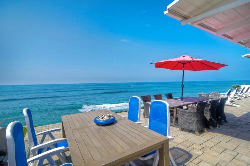 Oceanfront Villa with Private Beach Access Remodeled Kitchen — 4-Star Luxury Hotel in Carlsbad, United States