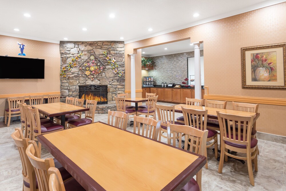 Ramada by Wyndham Asheville Southeast - photo 41