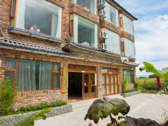 Colorful Clouds Inn - carbon neutral hotel in Dali
