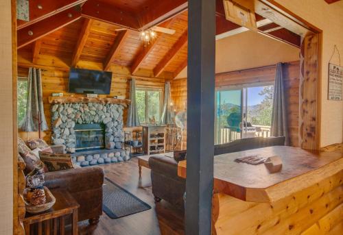 Cozy Moon Cabin — 4-Star Luxury Hotel in Big Bear Lake, United States