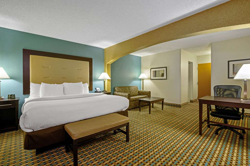 La Quinta Inn by Wyndham Columbia SE Fort Jackson - photo 32