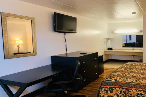 Economy Inn of Holland - photo 19