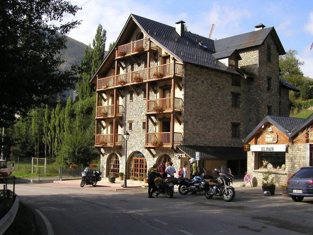 Hotel Bocale in Sallent De Gallego, Spain