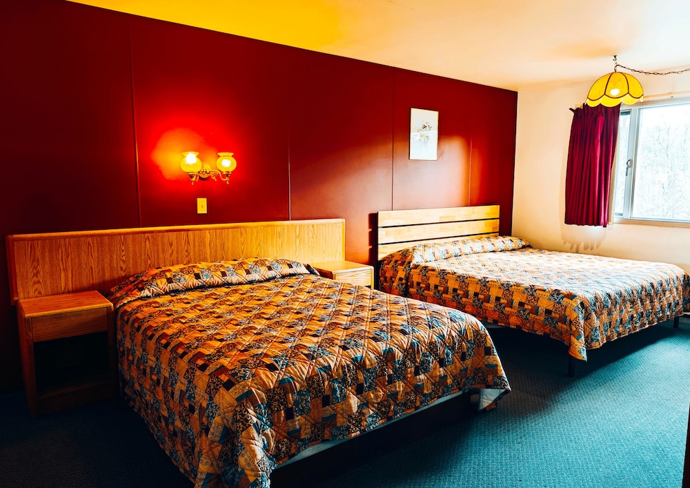 Cozy Corner Motel & Restaurant — Haines Junction — photo 3