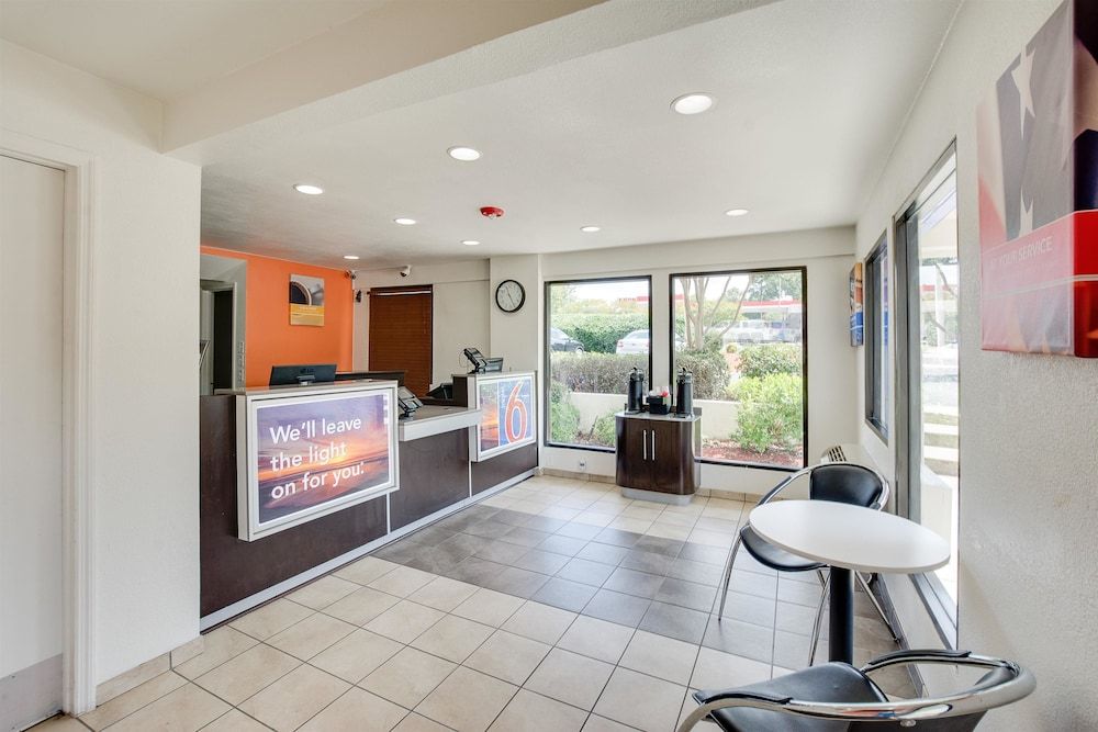 Motel 6 Columbia West - photo 21