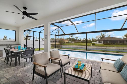 Villa Lola Modern 4 Bedroom Home w Saltwater Heated Pool close to downtown SWFL Rentals — 4-Star Luxury Hotel in Cape Coral, United States