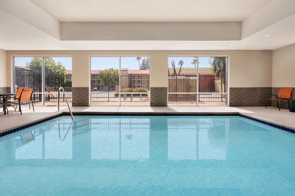 La Quinta Inn & Suites by Wyndham San Bernardino - photo 15