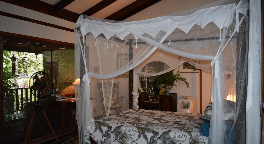 Oskar's Rain Forest Retreat — 4-Star Luxury Hotel in Nelly Bay, Australia