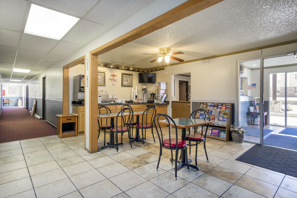 Super 8 By Wyndham Limon - photo 15