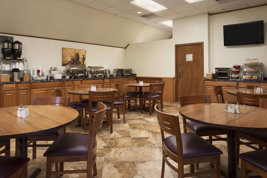 Hawthorn Suites by Wyndham Fort Wayne - photo 14