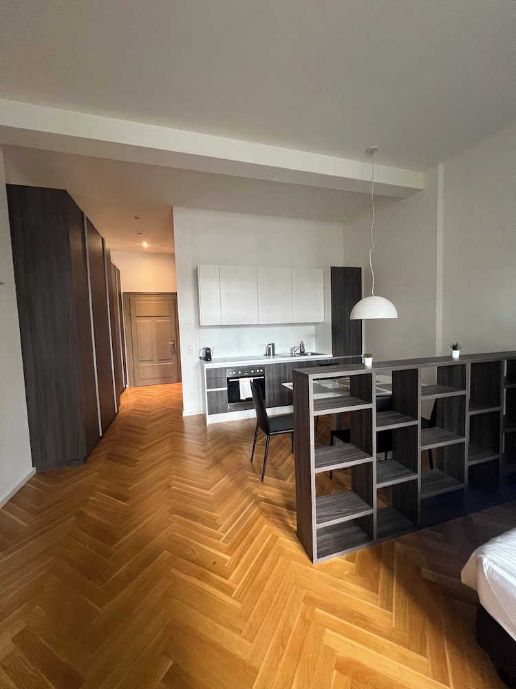 Appartements Schwere Reiter Straße — 4-Star Luxury Hotel in Munich, Germany