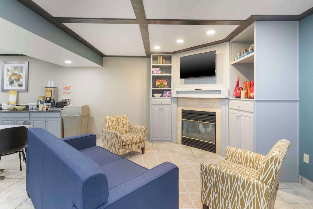 Quality Inn Newton at I 80 - photo 5