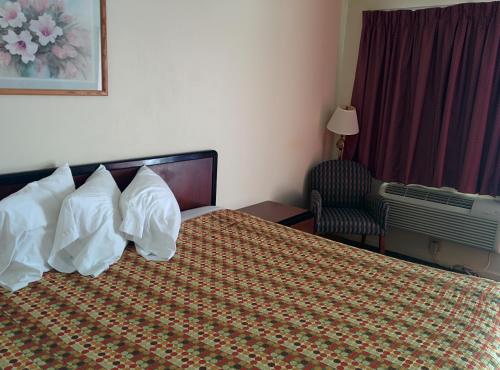 Economy Inn Toledo Perrysburg - photo 4