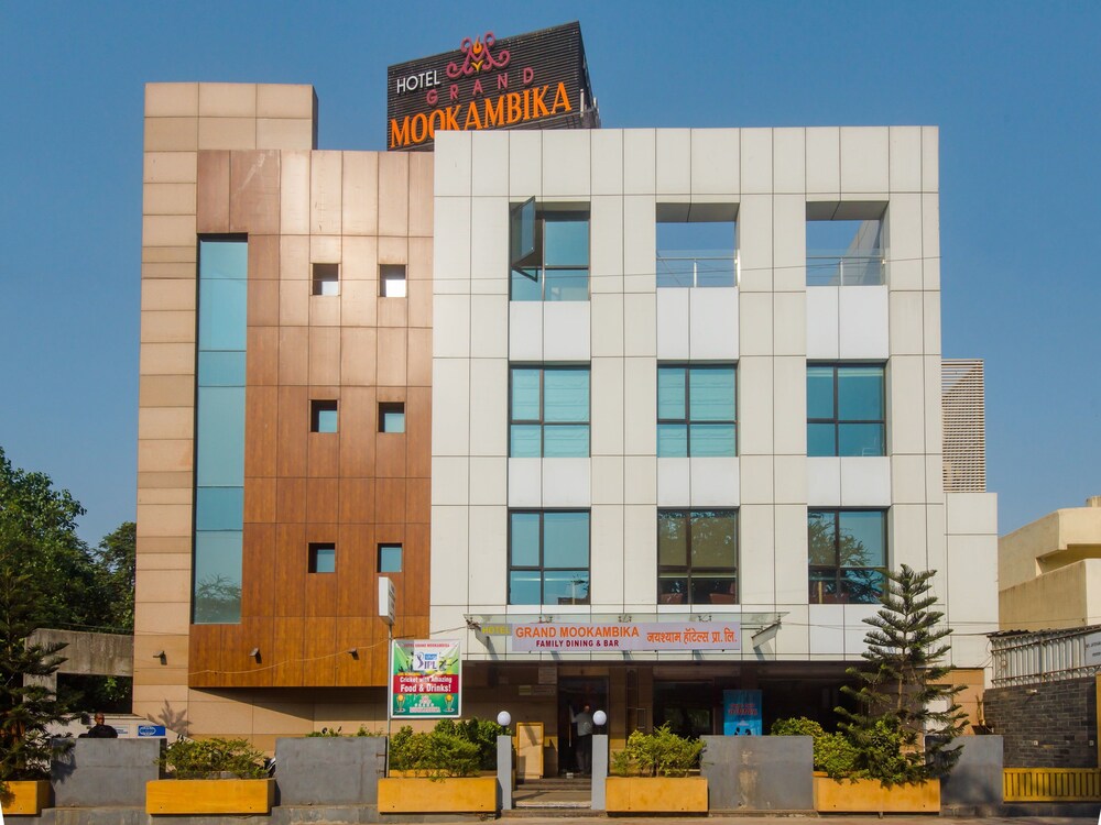 OYO 13905 Hotel Grand Mookambika in Thane, India