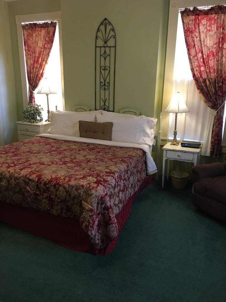 The Courtland Hotel and Day Spa — hotel in Fort Scott