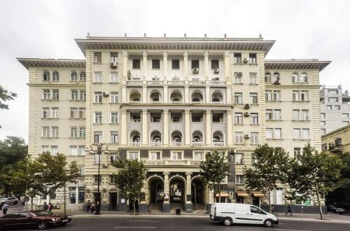 4 rooms cosy apartment in architectural monument of history and culture building of local significance of Azerbaijan. — 4-Star Luxury Hotel in Baku, Azerbaijan