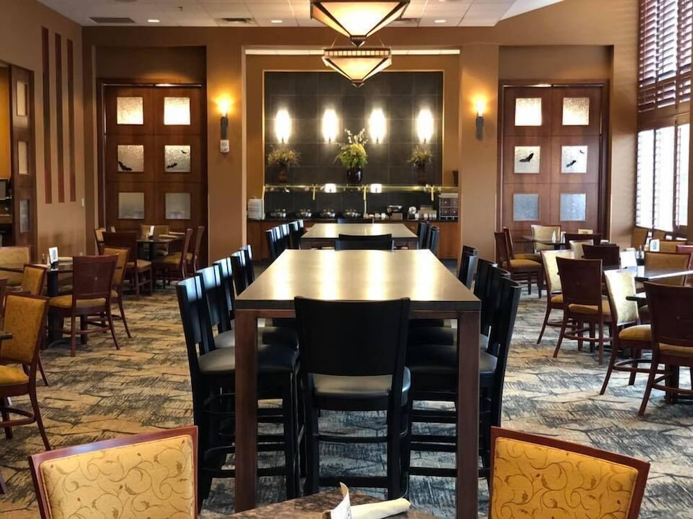 DoubleTree by Hilton Bay City Riverfront - photo 54
