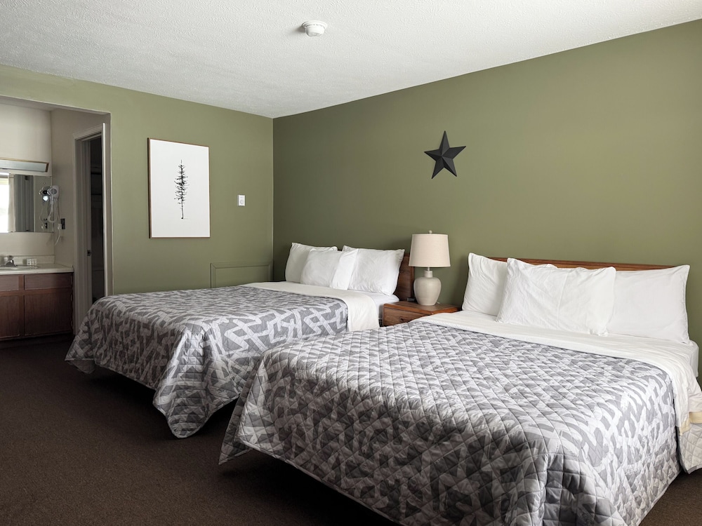 The Trail Inn Newberry MI 13467 M 28 — hotel in Newberry