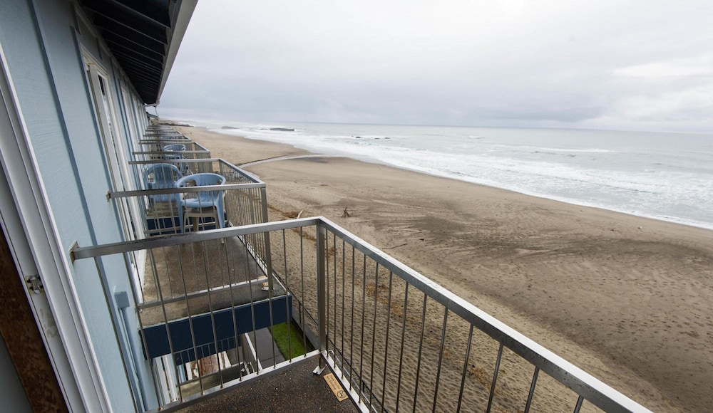 The Sandcastle Beachfront Hotel - photo 58