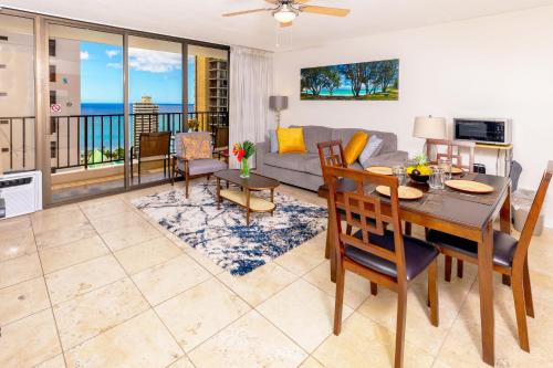 Stunning Ocean View Near Waikiki Beach with Parking — 4-Star Luxury Hotel in Honolulu, United States
