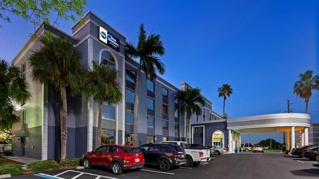 Best Western Fort Myers Inn & Suites - photo 2