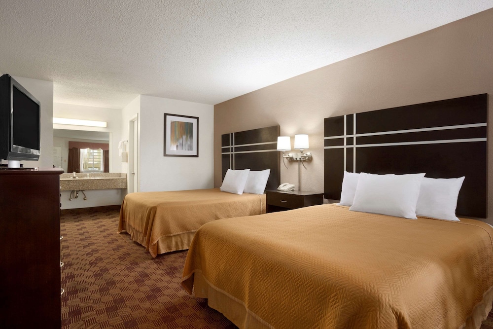 Travelodge by Wyndham Killeen Fort Hood - photo 10